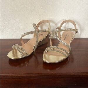 Touch of Nina Gold Wedge Sparkly Sandal Shoe Elegant 8.5 NWT